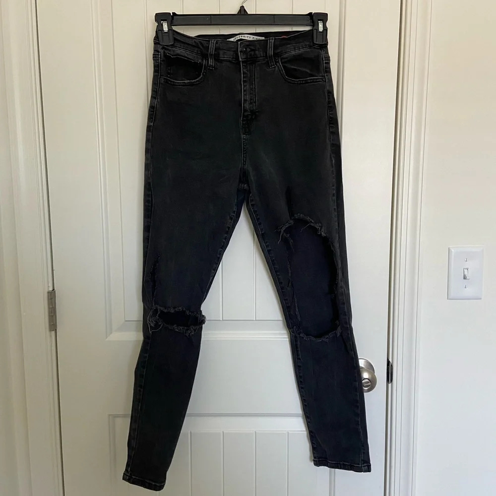 Celebrity Pink junior’s The Iconic black‎ ripped jeans — size 5/27